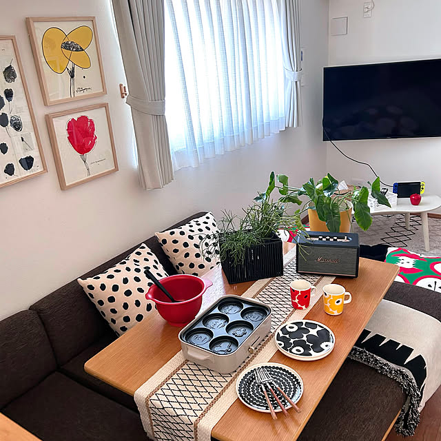 カラフルインテリア,My Desk,マグカップ,テーブルランナー,いいね、フォロー本当に感謝です♡,SHEIN,建売住宅,山口一郎さんの絵,ダイニング,unico,イケヒコ,マーシャルスピーカー,豆型こたつ,スヌーピー,BLUNOコンパクトホットプレート,IKEA,マリメッコ,壁掛けテレビ bubueの部屋