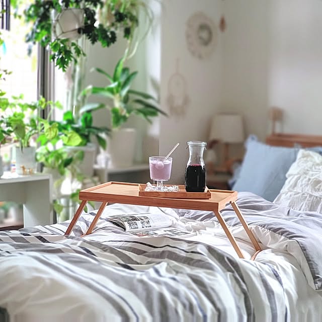 Bedroom,梅雨の楽しみ方,ひとり暮らし,紫蘇シロップ,観葉植物のある暮らし,URBAN GREEN LIFE,ベッドテーブル,2023.6.11,手作り,ボタニカルライフ YuriYuriの部屋