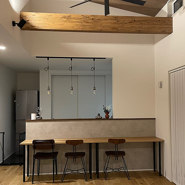 子供のいる暮らし,シーリングファン,化粧梁,勾配天井,注文住宅,ナラ材テーブル,2wayテーブル,キッチン腰壁アクセントクロス,キッチン腰壁,インダストリアル,カウンターテーブル,DIY,My Desk,ダイニングテーブル setsukoの部屋