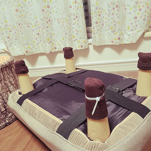 Lounge,ソファーの脚のソックス,結束バンド,DIY saiyuusyakuyakudenの部屋