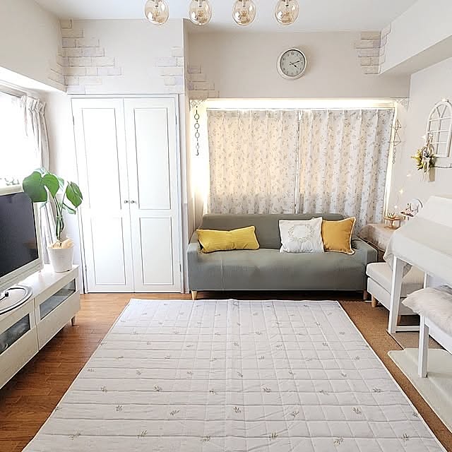 すっきり暮らす,季節を楽しむ,春インテリア,デコホーム,おうち時間,ニトリデコホーム,暮らしのハンドブック2024,春,ミモザ,賃貸でも楽しく♪,賃貸インテリア,リメイク,ナチュラルインテリア,賃貸,6畳,新生活,春色,春の模様替え,すっきり暮らしたい,広く見せる工夫,Overview pinonの部屋