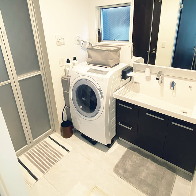 Bathroom,バスマット,洗面所,シンプル,いいね！ありがとうございます◡̈♥︎,フォローすごく嬉しいです♡,モダン,モノトーンインテリア,グレーインテリア Haruの部屋