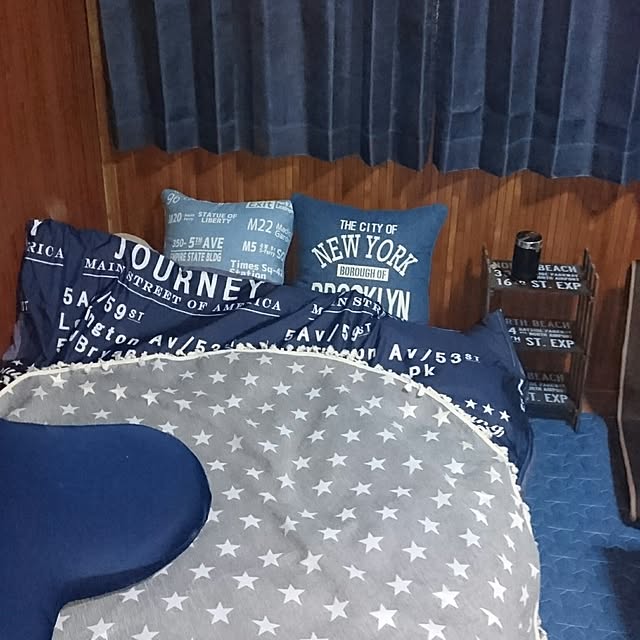 Bedroom,しまむらのラグ,しまむらのクッション,ブルックリン風？,男前インテリア？,ラウンドフリークロス,ニトリの圧縮マットレス,ニトリ kaede912の部屋