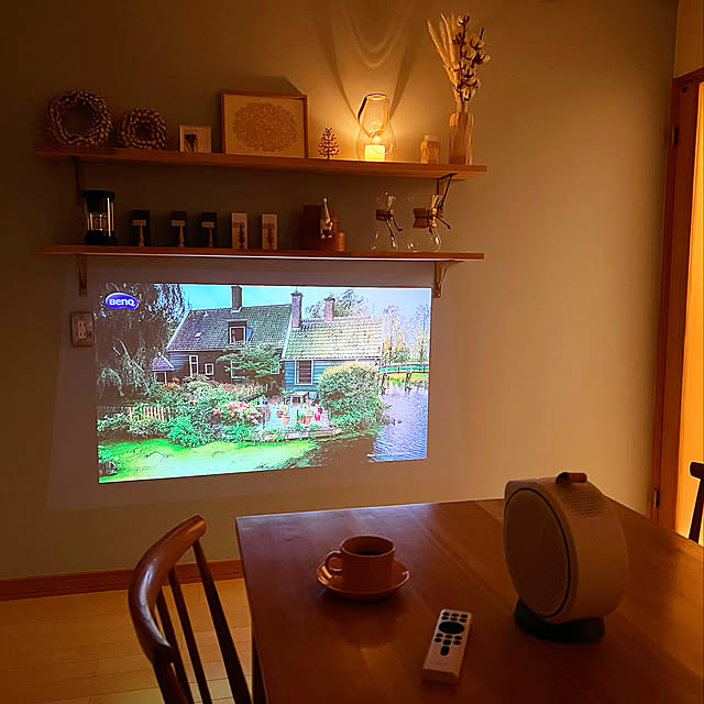 DIY棚,ベンキュー,BenQ,デザイン家電,ナチュラルインテリア,北欧インテリア,シンプルインテリア,北欧,すっきり暮らす,シンプルライフ,シンプル,スウェーデンハウス ,ナチュラル,GV30,プロジェクターのある生活,ホームプロジェクター,On Walls ma.home___の部屋