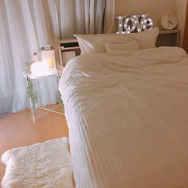 Bedroom,シールタイル,アロマディフューザー 無印,無印良品,ムートンラグ,フェイクグリーン,ホワイトインテリア,IKEA,100均,ルミナラピラー,ニトリ,キャンドルライト,モノトーン,Francfranc,DIY,セリア sayakaの部屋
