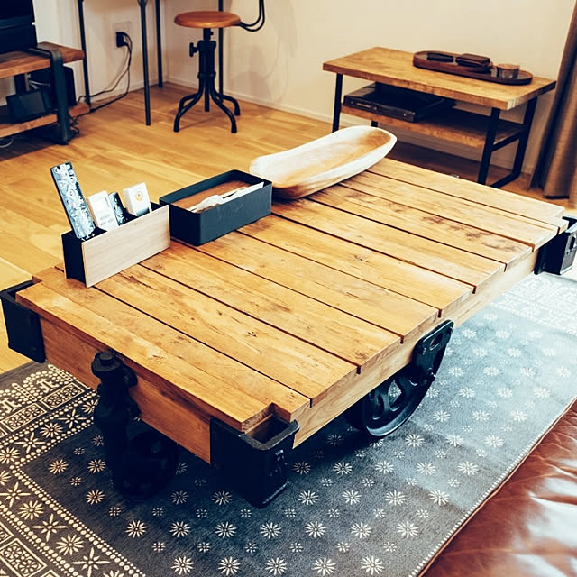 My Desk,無垢の家具,無垢材,ACME FURNITURE,木のぬくもり,テーブル DJ-SIGURの部屋