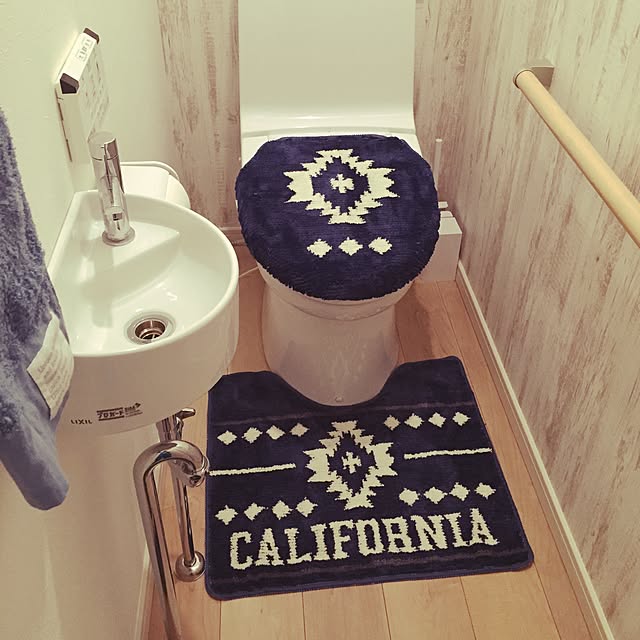 Bathroom,1Fトイレ,カルフォルニア,リクシルのトイレ,sarasa design store,手洗い,壁紙,青色,しまむら,トイレマット,トイレ,カルフォルニアスタイル,カリフォルニアスタイル musicue03の部屋