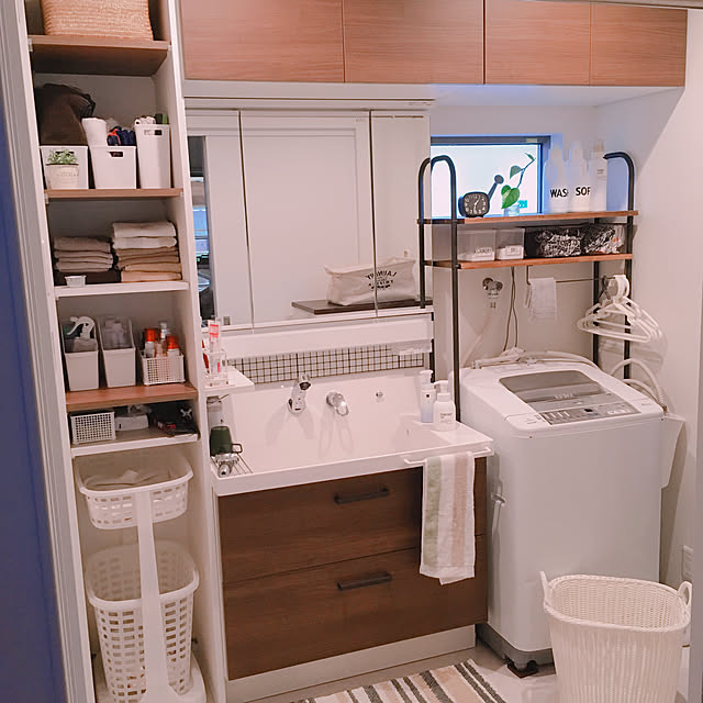 Bathroom,ポトス水挿し,洗濯機ラックリメイク,モニター,HOME COORDY,ランドリーバスケット,アイアンペイント,DIY,取っ手リメイク,可動棚,歯ブラシ立て,リクシルの洗面台,洗面所,ホームコーディ,ダイソー,セリアタイルシール,洗面マット,洗剤ボトル,セリア,化粧品収納,タオル収納,ワイヤーバスケット,洗濯機ラック,リメイク,ピアラ,たくさんの保存ありがとうございます♡,ランドリールーム makiの部屋