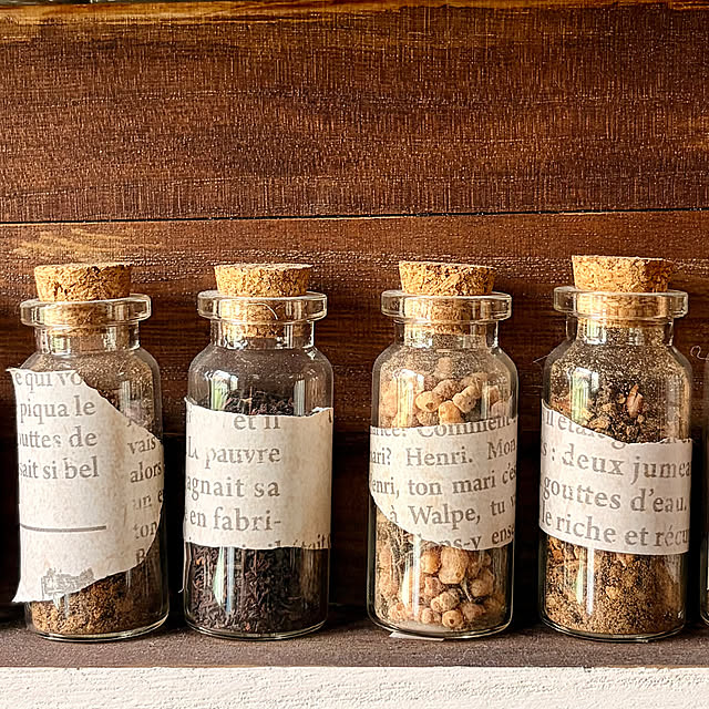 プチプラインテリア,英字ステッカー,小瓶好き,小瓶,100均,リメイク tomoの部屋