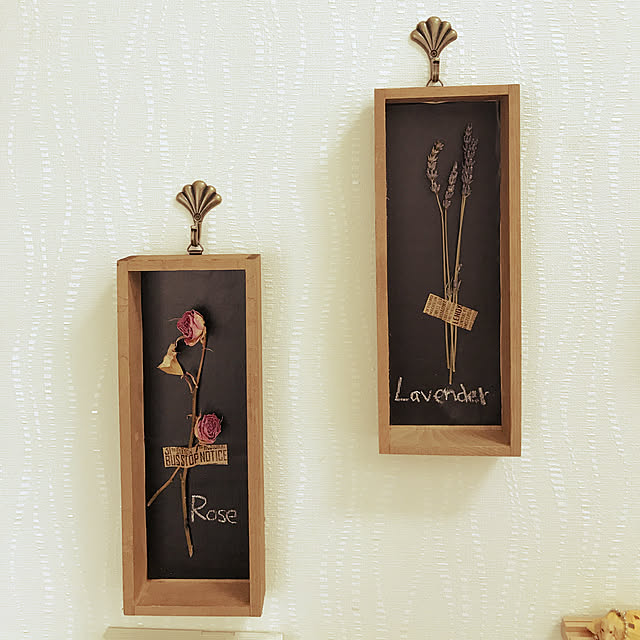 On Walls,セリア シェル型フック,セリア 三角吊り金具,セリア マステ,ナチュラルキッチン チョーク,黒板シート セリア,バラのドライフラワー,植物の標本箱,いいね、フォローに感謝です.｡.:*♡,いいねと、フォローの押し逃げすみません！,セリア,na-chan さんのラベンダー eshinobumの部屋
