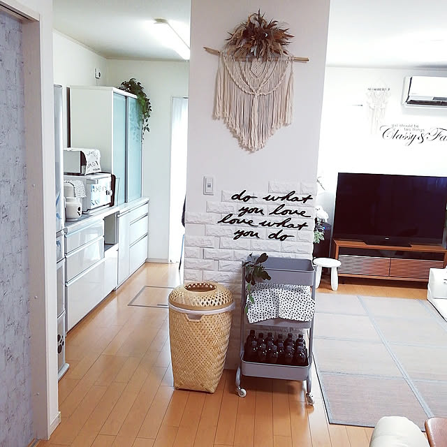 Kitchen,フェイクグリーンのある暮らし,いいね、フォロー本当に感謝です♡,いいねと、フォローの押し逃げすみません！,モノトーン,RCの出会いに感謝♡,片付けやすい,子供のいる暮らし,隠す収納,整理収納,お掃除しやすく,いつもありがとう(*´ー｀*),狭い我が家,いいね♡ありがとうございます♡,フェイクグリーン,モノトーンインテリア,整理収納アドバイザー準1級,掃除しやすい家,フォロワーさんに感謝♡,IKEAのフェイクグリーン,IKEA,ランドリーバスケット,マクラメタペストリー,山善,山善バスケットトローリー,IKEAランドリーバスケット G.Mの部屋