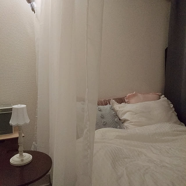 Bedroom,ひとり暮らし 1K,間接照明,ひとり暮らしをとことん楽しむ！,ひとり暮らし,ワンルーム,夜のリラックスタイム,ベッド,間仕切りカーテン remymartin83の部屋