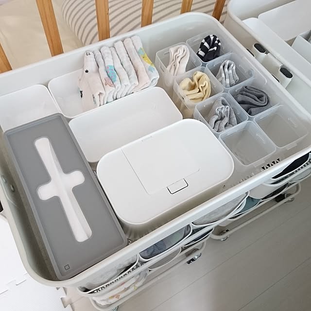 Bedroom,ダイソー,収納,100均,北欧,セリア,シンプル,すっきり暮らす,シンプルな暮らし,木製家具,無印良品,ベビーワゴン,おしりふきケース,こども服収納,ソフトライナーケース on_100kの部屋