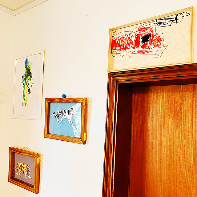 SDGs,子供のいる暮らし,子供の絵を飾る,On Walls,ダイソーのカラーペンで息子は描いてます,アクリル絵の具で絵を描く,毎度子供の絵ばかりすみません,4歳息子の絵 tomorinの部屋