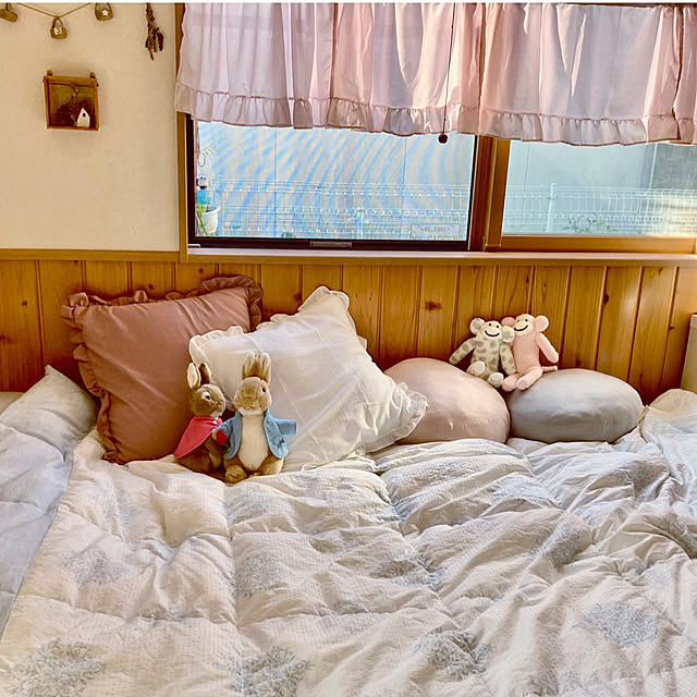 Bedroom,RCの出会いに感謝♡,見てくれてありがとう♡,夏の模様替え,見た目涼しく,夏,ダブルベッド独り占め,Myベッドルーム,チーム乙女♡,reeちゃんの編み編み♡,ハンドメイド,くすみカラー,ぬいぐるみ,パステルカラー,セリアカフェカーテン,shabbyちゃんからのピーターラビット,ダイソー冷感もちもちクッション,ニトリNクール肌布団,淡色インテリア,4枚投稿 CoCo0617の部屋