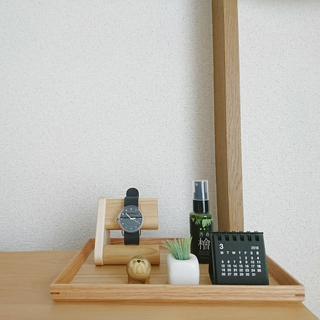 My Desk,北欧,シンプル,無印良品,木製角型トレー,インテリア,100均,一人暮らし,リサラーソン,ブルドッグ,腕時計,ウォッチスタンド,カレンダー,ダイソー,seria,木製,時計 on_100kの部屋