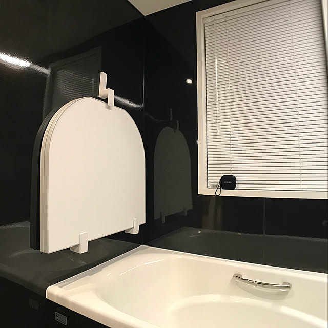 Bathroom,ANKERスピーカー,ブラインド,お風呂,タカラスタンダード,モノ集め,風呂ふた,キャンドル miiiの部屋