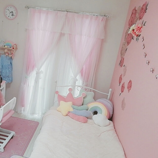 Bedroom,ダイソー,雑貨,北欧,姫系,ゆめかわいい,ゆめかわ,ピンクの壁,アクセントクロス,こども部屋 sasaramiyakoの部屋