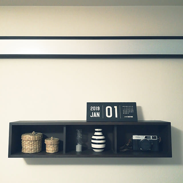 On Walls,無印良品 壁に付けられる家具,ケーラー オマジオ,カレンダー,ジャンクカメラ,IKEA,tintaちゃんからのプレゼント,ニトリの鏡,ダイソー,砂時計 rikakoの部屋