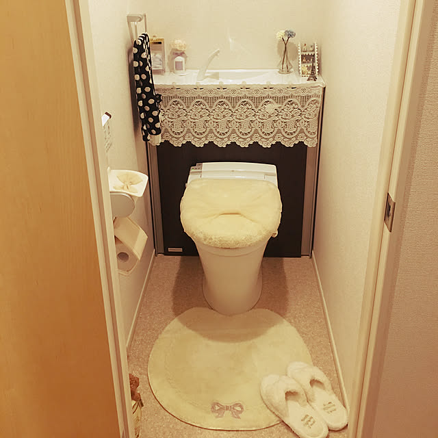Bathroom,一人暮らし,白い部屋に憧れる,レースが好き,好きな物に囲まれた暮らし,造花♡,トイレ Eriの部屋