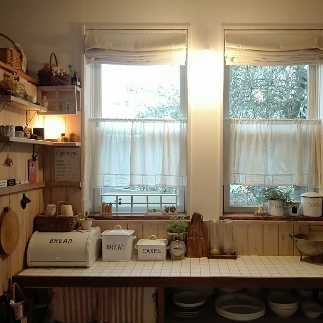 Kitchen,骨董品,古道具,ブログやってます(*Ü*),アンティーク,古いもの,ナチュラルアンティーク,朝の１枚,グリーンのある暮らし,雑貨,板壁,ダイソー,バンブー食器,アルミのコランダー,3Coins,カフェカーテン,2017/02/09 kokkomachaの部屋