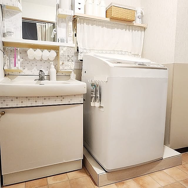 Bathroom,つっぱり棒,リメイク,ナチュラルインテリア,プチプラインテリア,賃貸インテリア,賃貸でも楽しく♪,ホワイト,すっきり暮らす,浮かせる収納,賃貸,DIY,ナチュラル,リメイクシート,つっぱり棚,洗面台 pinonの部屋