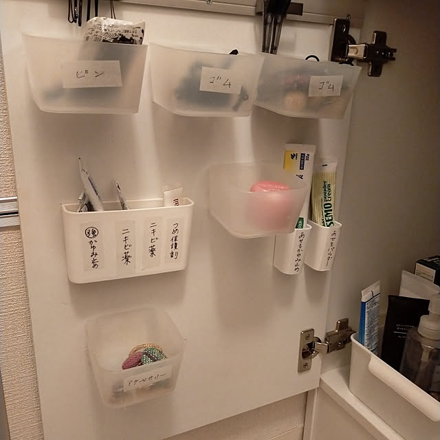 10分でできる,Bathroom,軟膏,軟膏収納,賃貸,賃貸でも楽しく♪,薬味チューブホルダー,薬味チューブケース,賃貸でも諦めない！,セリア,片付けなさぁ～い‼,小学生男子,子どものいる暮らし,こどもと暮らす,こどもと暮らす。,ESPACE,洗面台周り,洗面台,洗面台下収納,洗面台収納,洗面所 収納,洗面所,収納する場所がない,収納アイデア,ピン収納,マグネット planteaの部屋