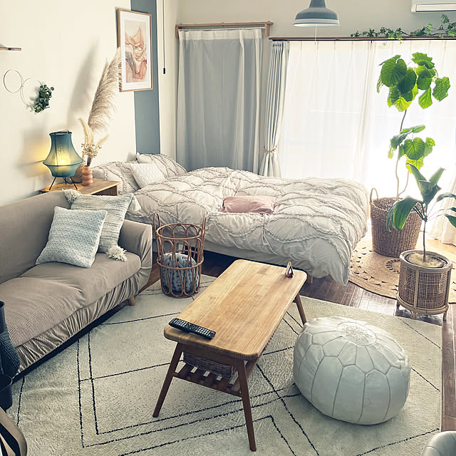 H&M HOME,優しい色合いで春を,クッションカバー,まっさらなホワイト,ピンク,ゴールド,ホワイト,ベージュ系インテリア,ワントーンコーデ,春の模様替え,いいね！押し逃げすみません(。>д<),ワンルーム,boho styleに憧れる,一人暮らし,一人暮らしインテリア,ソファカバー,お金をかけなくても楽しめる暮らし♡,ひとり暮らし,ワンルームでも楽しく,IKEA 照明,くすみベージュ,賃貸インテリア,ソファの春イメチェン,RCの皆さまに感謝♡,ソファカバーの色は砂色です♪,フォロワーの皆様に感謝です♫,一人暮らしをとことん楽しむ,ウンベラータのある暮らし,Overview nya-の部屋