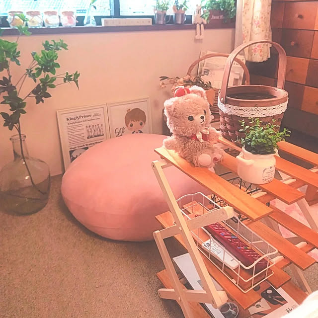 Bedroom,サイドテーブル,すのこラック,ペイント♡,ハンドメイド,100均リメイク,簡単DIY,雑貨ちゃん,ダイソー,おうち時間,楽しい時間,お部屋いじり,マンション暮らし,生活感をなくしたい,ナチュラルインテリア,グリーンのある暮らし,お花のある暮らし,100均大好き,雑貨屋さん大好き♡♡,おしゃれ,かわいい♡,おしゃれで可愛く,おしゃれなお部屋に憧れる,大好きな物に囲まれた暮らし,リラックスタイム,プチプラ最高♪,アンティーク風,みなさんの素敵なインテリアに癒されてます,RCの出会いに感謝♡,いいね&フォローありがとうございます☆ harumoeの部屋