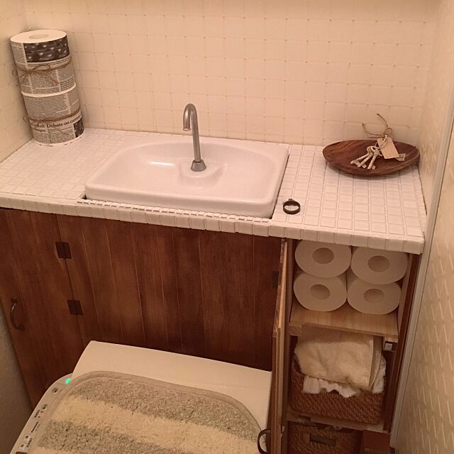 Bathroom,すのこ,トイレットペーパーの収納,トイレDIY,タンクレス風,タイルシート akokoの部屋