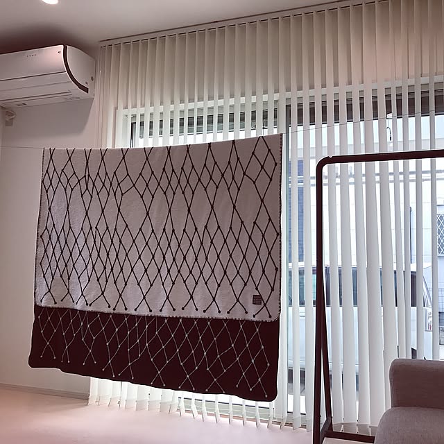 On Walls,ジョイントマット,シンプルインテリア,Pid4M,室内物干し,モノトーン,IKEA,バーチカルブラインド,bastisRIKE,買ってよかったモノ,縦ブラインド,白黒 mi-yupiの部屋