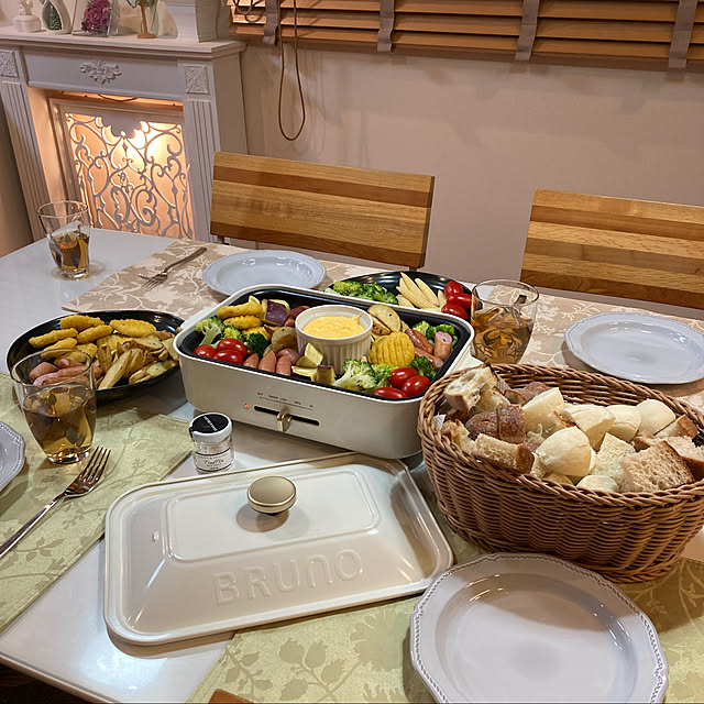 家族団欒,家族の時間,みなさんの素敵なお部屋憧れます,借りてる家を綺麗に住む♪,RoomClipショッピング,ウェルカムクーポンキャンペーン,いいね、フォロー本当に感謝です♡,BRUNOホットプレート,らいとアップ,ホワイトインテリア,マントルピースディスプレイ,My Desk kotoripの部屋