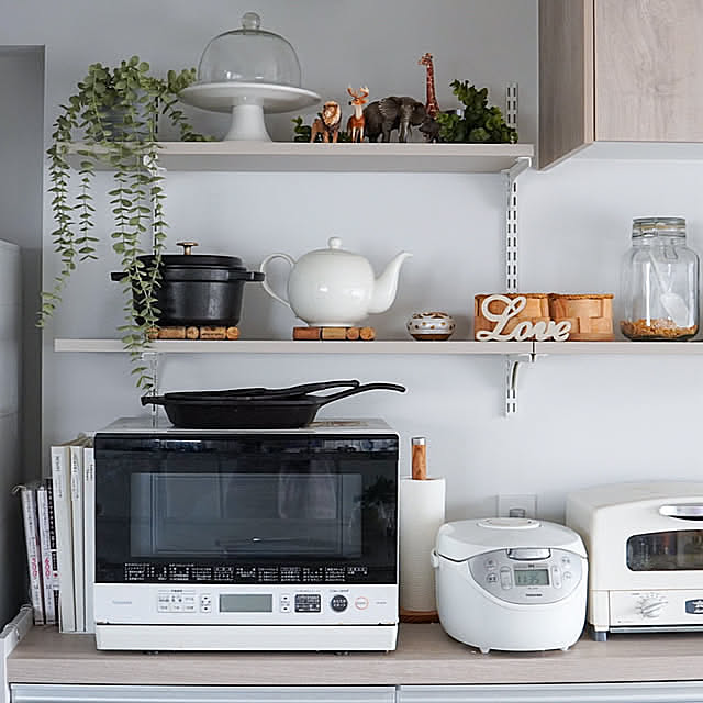 Kitchen,フェイクグリーン,IKEAフェイクグリーン,IKEA,フェイカIKEA,フェイカ,WOODONE収納棚,WOODONE仕上げてる棚板,WOODONE,キッチン飾り棚,マンションインテリア,シンプルインテリア,飾り棚 Saraの部屋