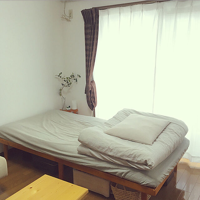 Bedroom,アロマディフューザー,ベッド,1K,一人暮らし,カーテン,ニトリ,北欧,無印良品 ohanaの部屋