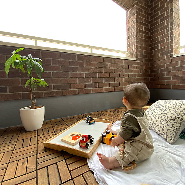 インナーバルコニー,掃除しやすく,イケアでおうちアウトドア,シンプルが好き,こどもと暮らす。,観葉植物のある暮らし,赤ちゃんのいる暮らし,IKEA,ウッドパネル,レンガ壁,My Desk,インナーテラス,ベランダガーデン moimoiの部屋