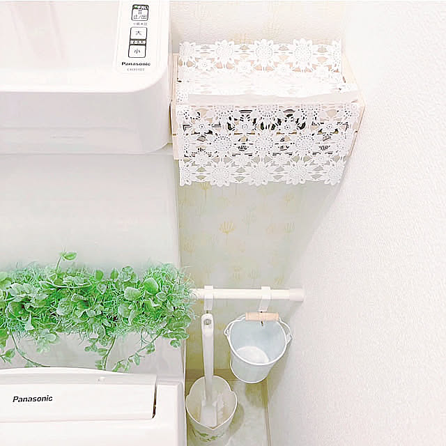 Bathroom,Panasonicアラウーノ,ペーパータオル,ハンディモップスタンド,ブリキバケツ,突っ張り棒専用フック,突っ張り棒活用,吊り下げ収納,昭和の家,築40年,東西に長い家,参道沿いに建つ家,お寺の参道沿い,フェイクグリーン mommyの部屋