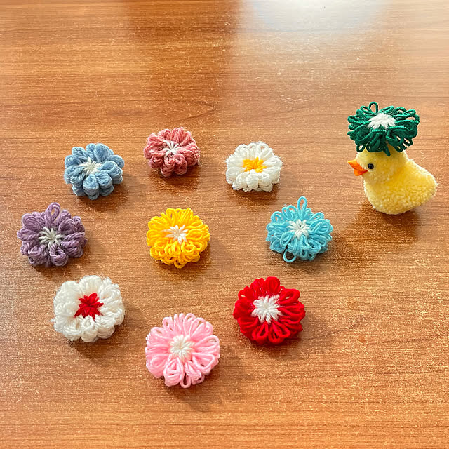 カッパじゃないよ☆,ぽんぽんひよこ,カラフル,毛糸のお花,フラワーパーツメーカー,子どもと暮らす,おうち時間,子どもと楽しむ,秋,100均,簡単手芸,手作り,My Desk miechuraの部屋