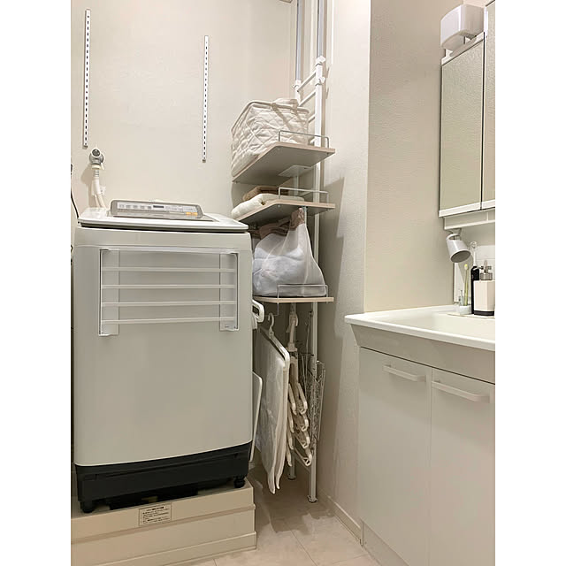 洗濯機まわり,Bathroom,ホワイトインテリア,浮かせる収納,一人暮らし,百均,1LDK,3 COINS,まとめて投稿,洗面所 狭い,ランドリーラック つっぱり,tower マグネットラック,マグネット jeyの部屋