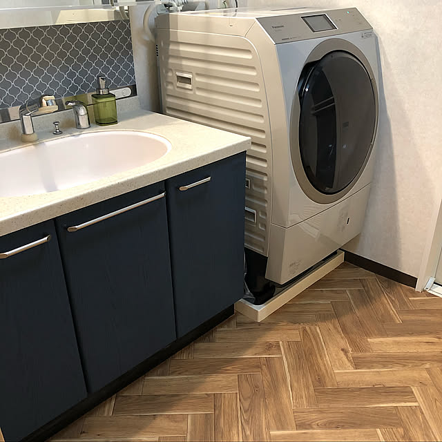 タイルシール,ヘリンボーン,リメイクシート,DIY,北欧,フロアシート,ナチュラル,Bathroom yo_1202の部屋