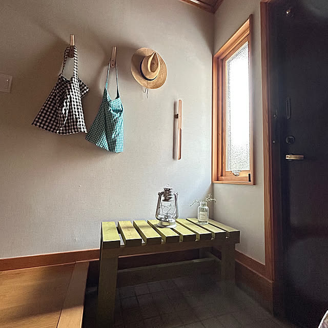 Entrance,ハンドメイドバッグ,帽子置き場,日避けグローブ,虫除けランプ,見せる収納と隠す収納,玄関収納,庭,秋田杉,LOHAS,ガーデンベンチ,OK-DEPOT botanの部屋