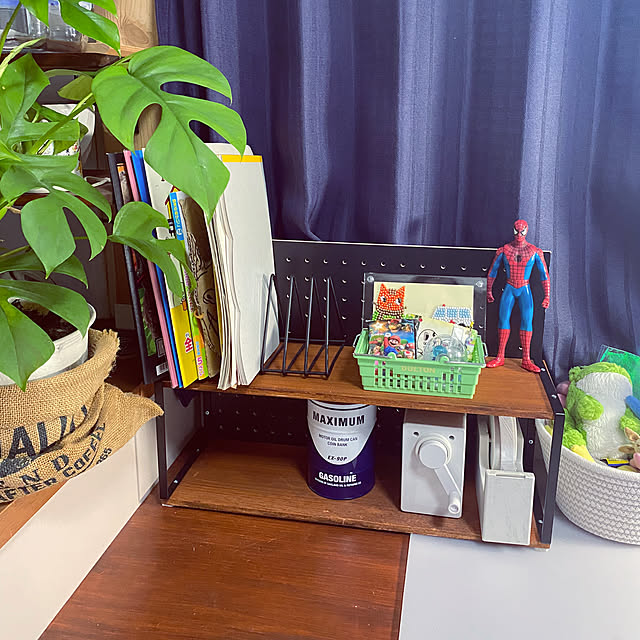 My Desk,リビング学習机の周り,水性ニスメープル,アイアン棚,セリアDIY,息子用,海外風インテリア,リビングの一角,賃貸でも楽しく♪,西海岸風,こどものいる暮らし,3LDK賃貸,DIY棚 reahの部屋