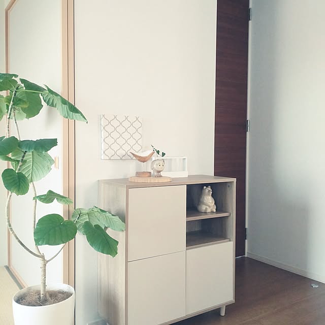 My Shelf,買ってよかったもの,暮らしを楽しむ,居心地良い,棚に飾る,心地よい空間,快適に暮らしたい,北欧,植物,好きな風景,清潔感,癒し,雑貨,心地よい暮らし,白くま貯金箱,バイカラー,キャビネット,グレージュ,ウンベラータ,観葉植物,ACTUS,アクタス,キャビネット脚付き tan5の部屋