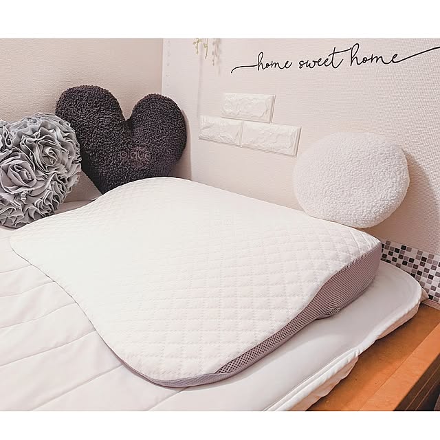 Bedroom,ニトリ　低反発バスマット,ニトリ,ニトリ　肩・首・背中も支える枕,北欧インテリア,1K 1人暮らし,一人暮らし,ワンルーム,買ってよかったもの,一人暮らしインテリア,ワンルームインテリア,1R 一人暮らし,せまくても諦めない！,レオパレスでも諦めない,レオパレスインテリア,6畳ワンルーム,レオパレス,2枚投稿,おすすめ商品,いつもいいねありがとうございます♡,低反発バスマット,ニトリの枕,首・肩・背中も支える枕,モロッカン柄,モロッカン柄マット,レオパレスだからできる事,インテリア,1K,1R,フランフランクッション megurinの部屋