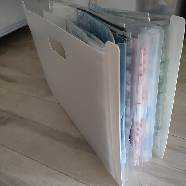 10分でできる,賃貸でも楽しく♪,賃貸でも諦めない!,お金をかけずにインテリア,ものぐさ,お金をかけずに頑張る♡,賃貸,ものぐさ一家,seria ♡,ナイスアイディア,自画自賛,自画自賛(笑),ファイルボックス,ファイルボックス収納,ドキュメントファイル,ゴミ袋収納,ゴミ袋,ゴミ袋ストッカー,ゴミ袋ホルダー,ゴミ袋ケース,分別ゴミ,セリア,セリアリメイク,セリア♡,じゃばらファイル,ドキュメントスタンド,Kitchen,百均,百均リメイク,百均インテリア,百均大好き♥,面倒くさがり,かたづけたい*ˊᵕˋ)੭,片付け苦手,片付け,片付けやすい planteaの部屋