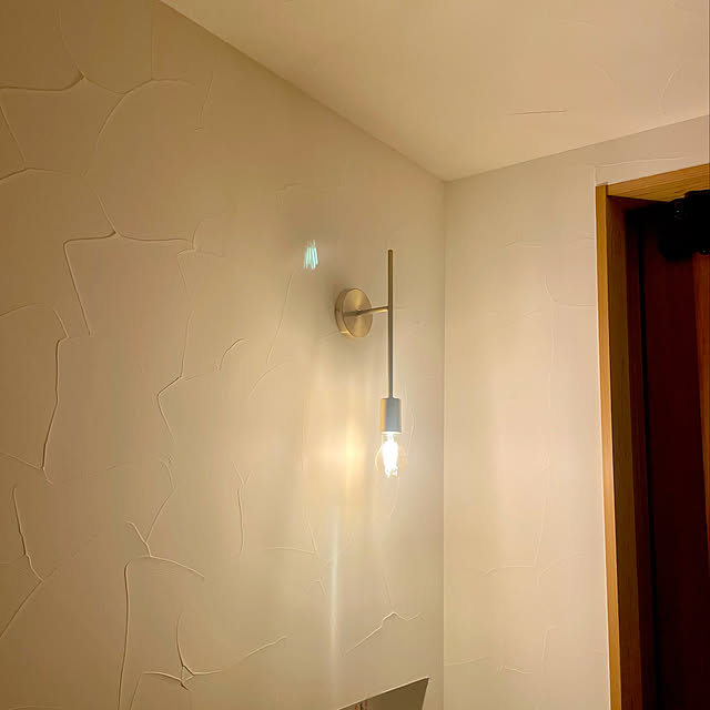 玄関の壁,玄関照明,玄関入ってすぐ,玄関,塗壁の家,塗壁,照明,間接照明,夜のリラックスタイム,ブラケットライト,Entrance,真鍮が好き♡,真鍮製,真鍮ライト,真鍮 nvn_mkの部屋