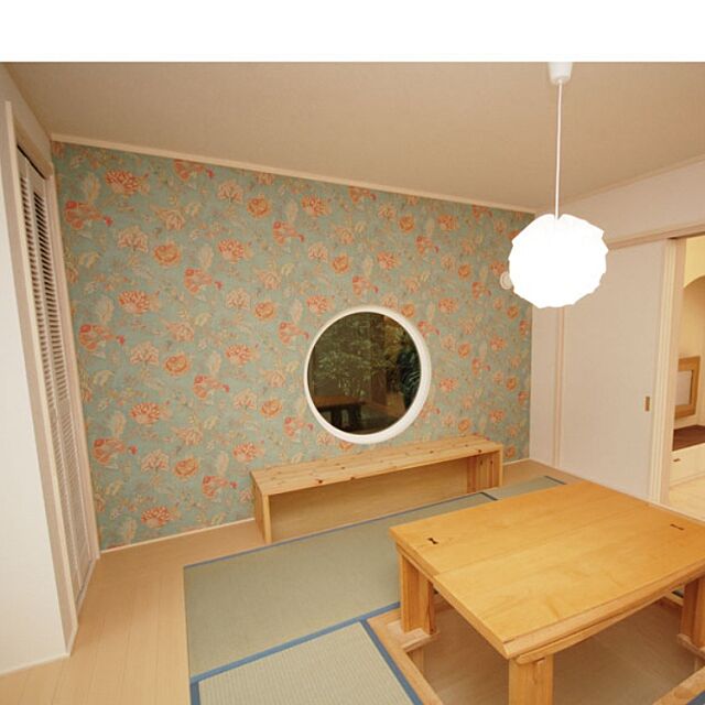 和室,掘りごたつ,輸入壁紙,花柄壁紙,花柄,無垢の床 m.tの部屋