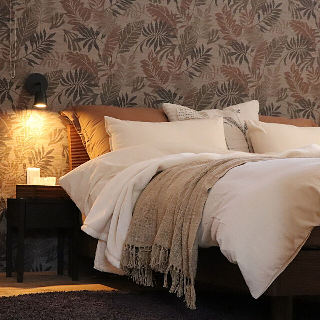 Bedroom,フランスベッド,ボタニカル柄の壁紙,ニトリのベッドリネン bluestoneの部屋