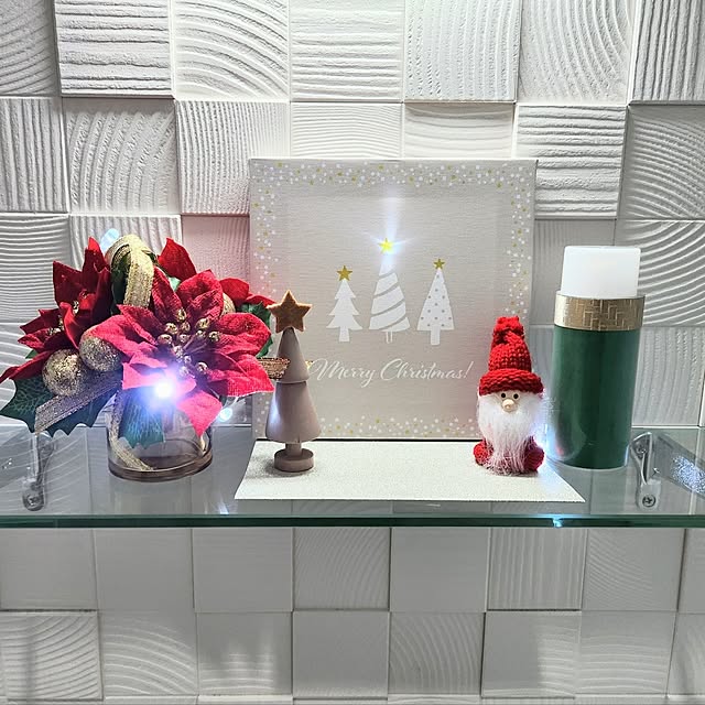 グリーン,百均,癒し,セリア,エコカラット,クリスマス,フェイクフラワー,ライトアップ,ハンドソープボトル,消臭剤カバー,マンション暮らし,木のツリー,ガラスの飾り棚,ペーパータオルケース,クリスマスアートパネル,ニットのサンタ,ポインセチア,トイレ,インテリア,トイレの飾り棚,Bathroom,プチプラインテリア,消臭剤クリアファイル love1017の部屋