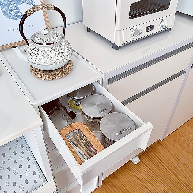 Kitchen,日用品収納,食品収納,お茶セット,使いこなしアイデア,収納,シンプル,ホワイトインテリア,ホワイト,隙間収納,スリムラック,ニトリのキッチンボード,ベリベリモッコ,見てくださってありがとうございます♡,お付き合いありがとうございます⟡.·,いつもありがとう,オールホワイト,リセ　ミドルストッカー koko_hikaの部屋