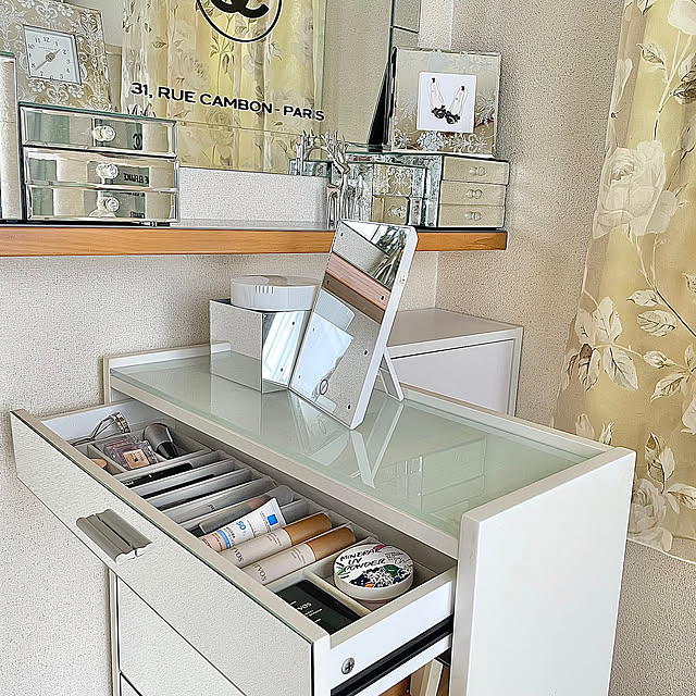 整理収納,メイクスペース,メイク収納,コスメ収納,無印良品 収納,キャビネット,ウォールミラー,小物収納,ホワイトインテリア,すっきり暮らしたい,無印良品,鏡,ミラー,シンプル,My Shelf,ベロア内箱仕切,引き出し収納 chieの部屋